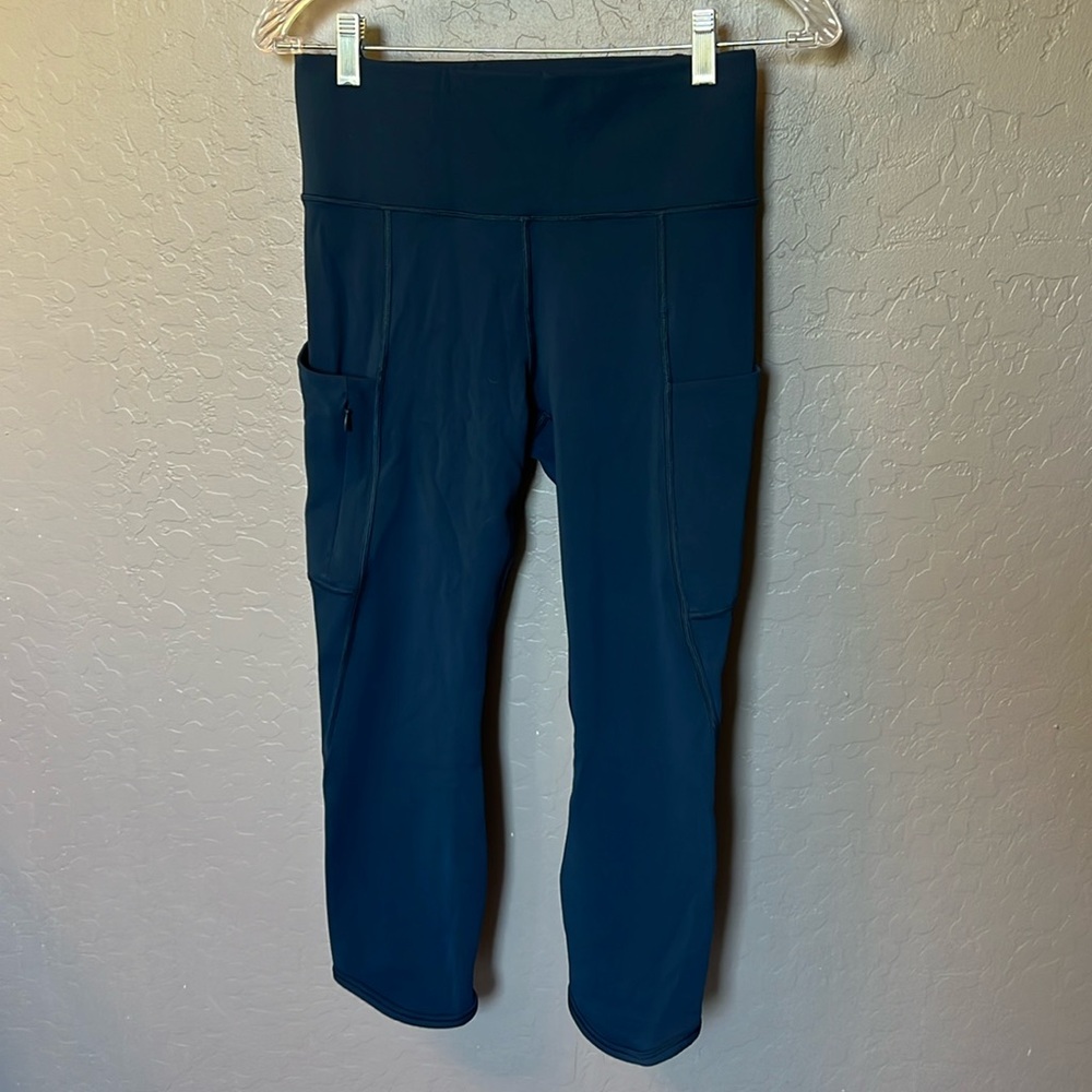 ATHLETA Cropped Legging EUC Peacock blue, size small, 22” inseam